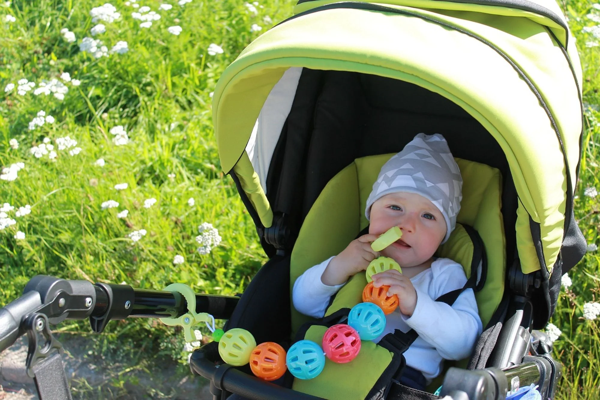 Babywearing vs. Strollers: Pros and Cons